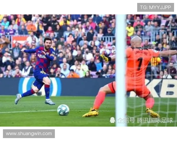 梅西社媒分享诺坎普打卡热潮球迷争相拍照留念